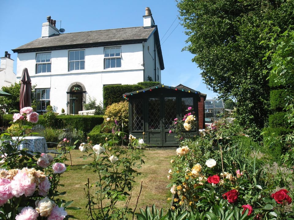 Property building, Facade/entrance, Garden