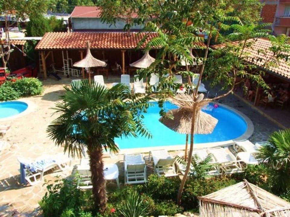 Bird's eye view, Pool view