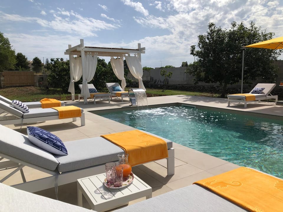 Pool view, Swimming pool, sunbed