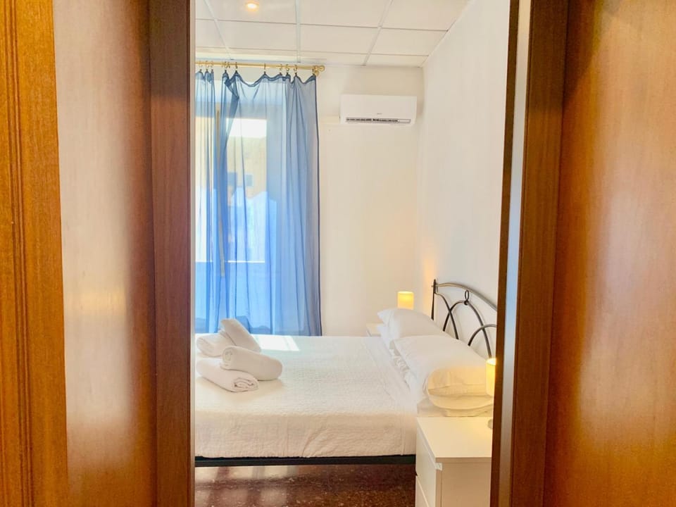 Bed, Bedroom, air conditioner