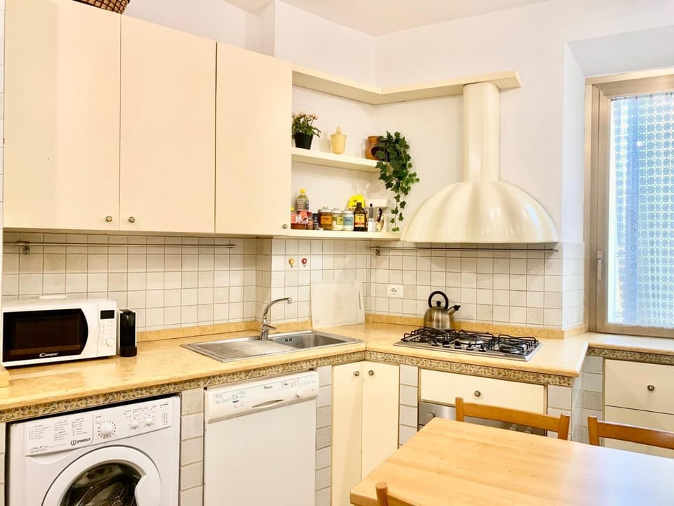 Kitchen or kitchenette, oven
