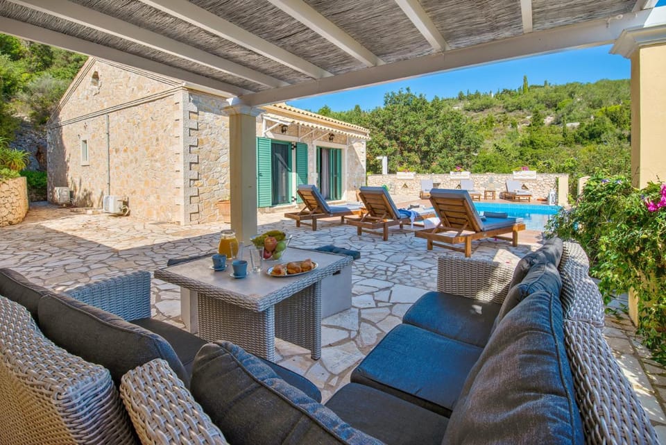 Seating area, Swimming pool, sunbed