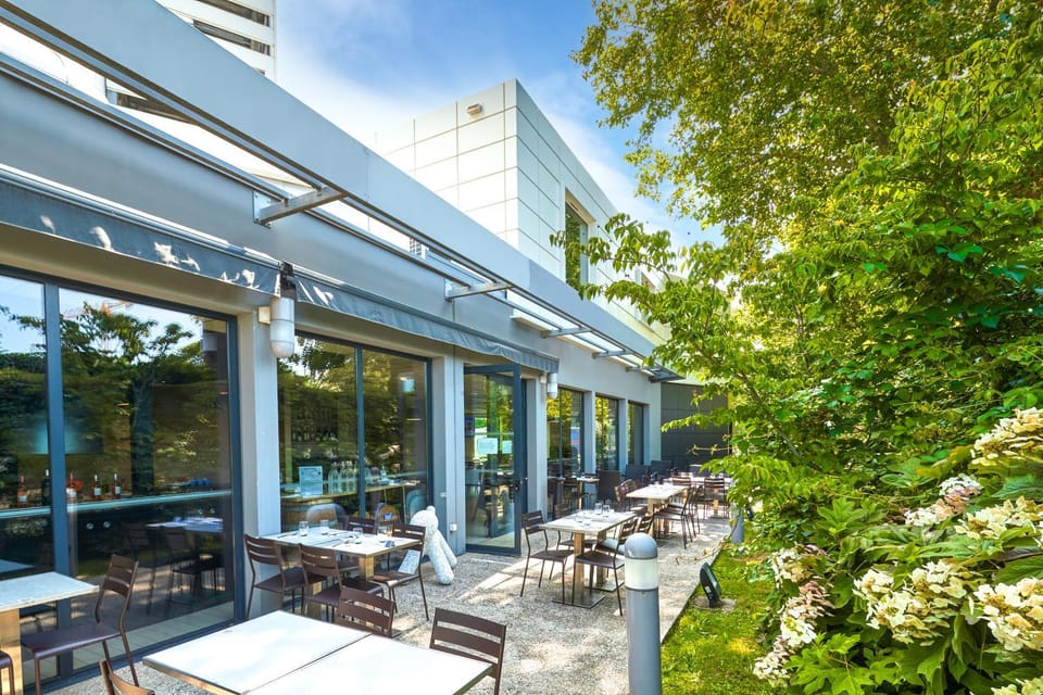 Patio, Restaurant/places to eat, Lounge or bar