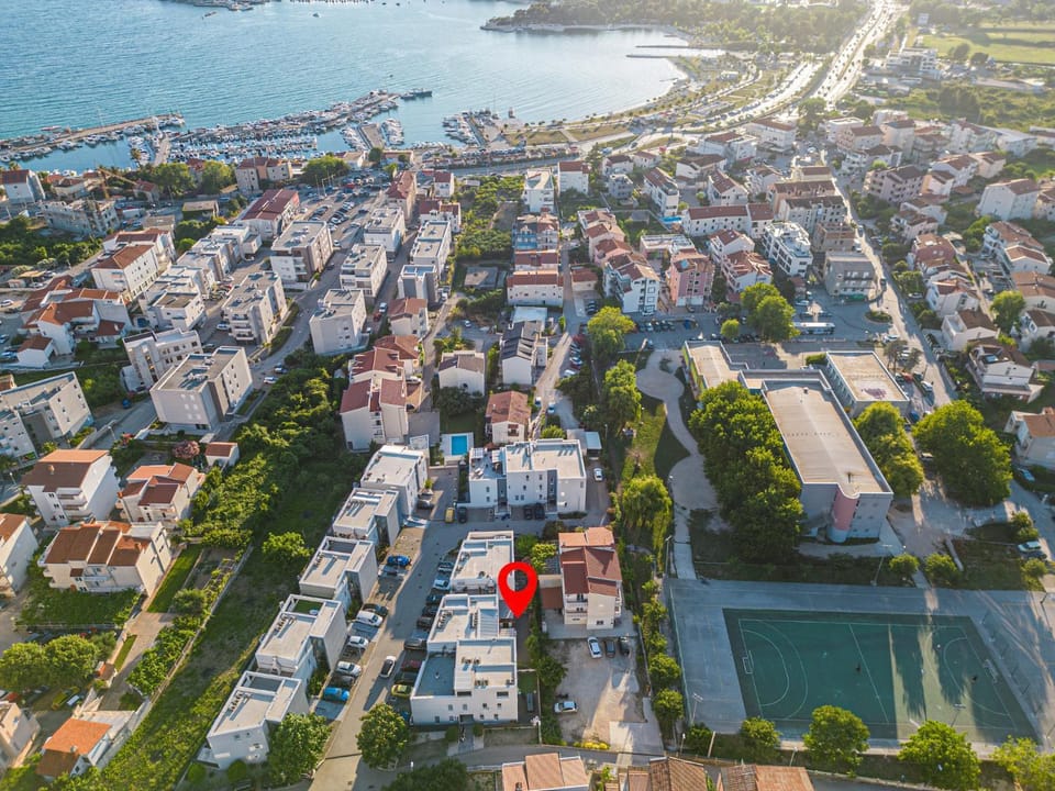 Property building, Bird's eye view, City view, Location