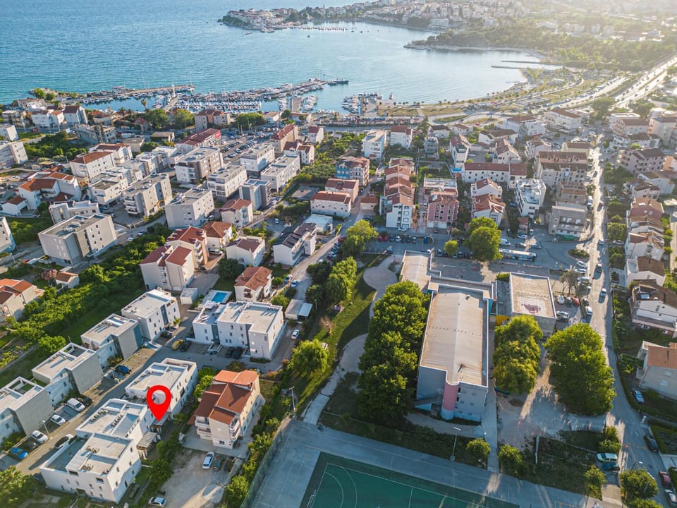 Property building, Bird's eye view, City view, Location