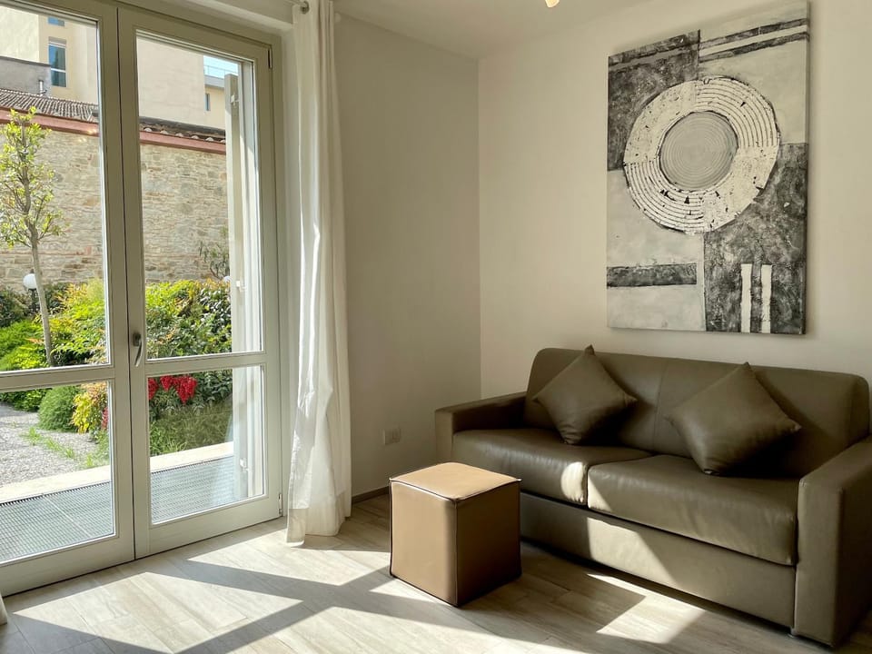 Garden, Living room