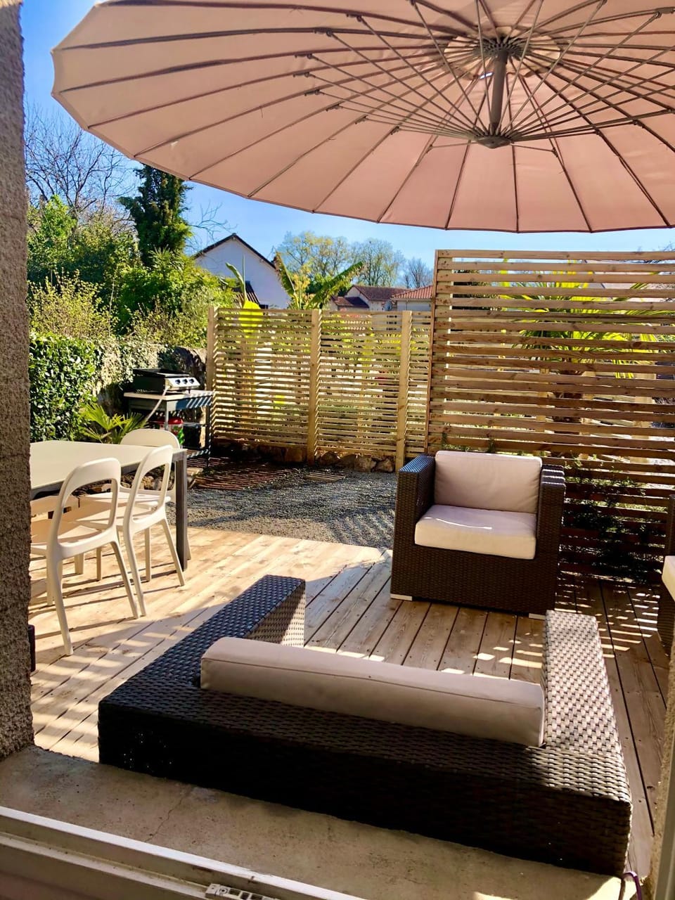 Patio, BBQ facilities, Living room, Seating area