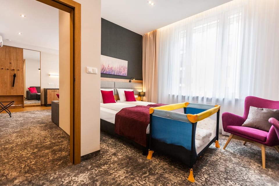 Bed, Photo of the whole room, cot