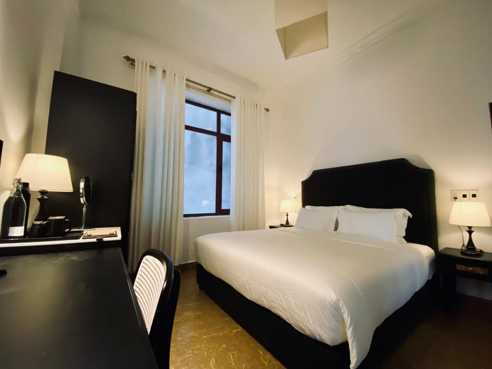 Bed, TV and multimedia, Photo of the whole room, Bedroom, hair dresser