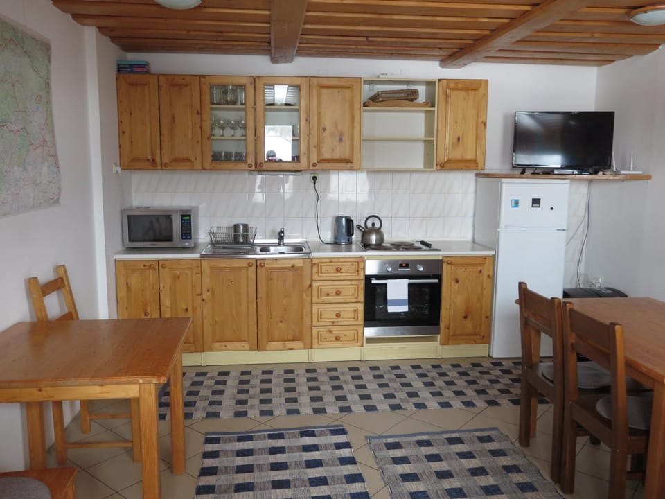 Kitchen or kitchenette, Kitchen or kitchenette