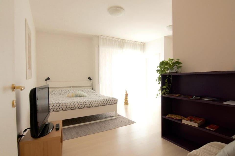 Interno 77 di TSS' - Appartamento soleggiato con Ampie Finestre & Internet Veloce con Fibra - Perfetto per Coppie Apartment in Trentino-South Tyrol