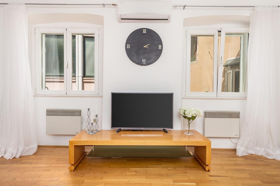 TV and multimedia, Seating area