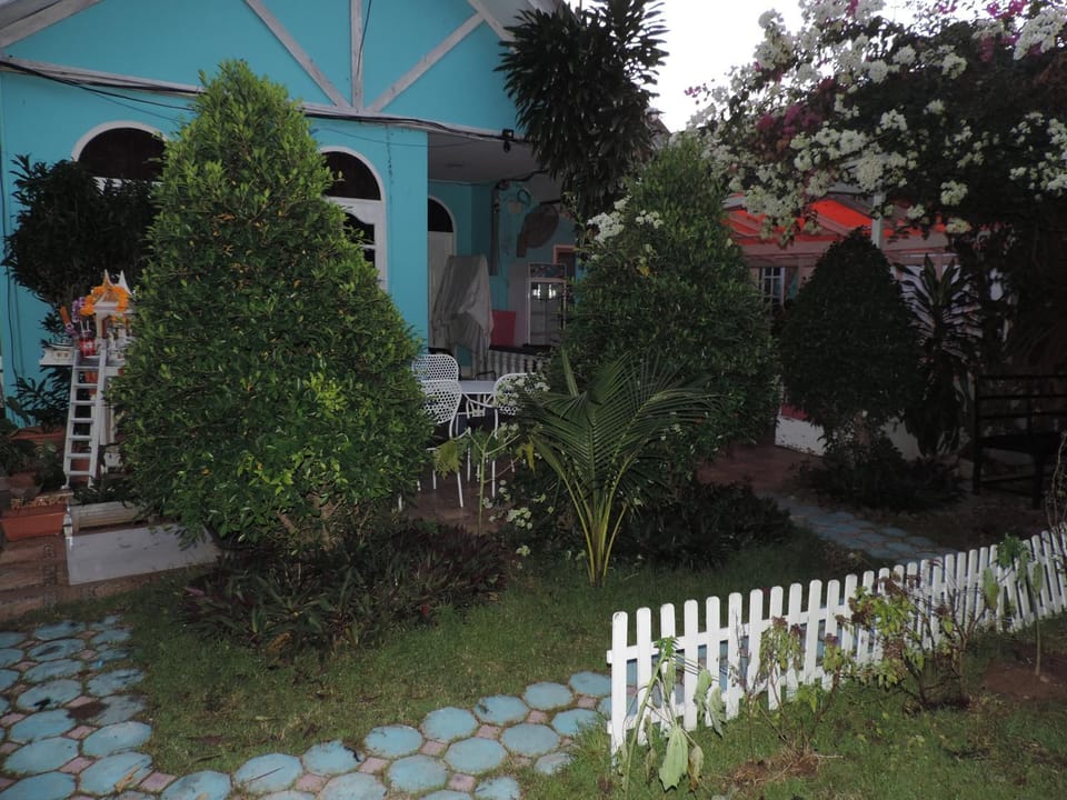 Facade/entrance, Garden