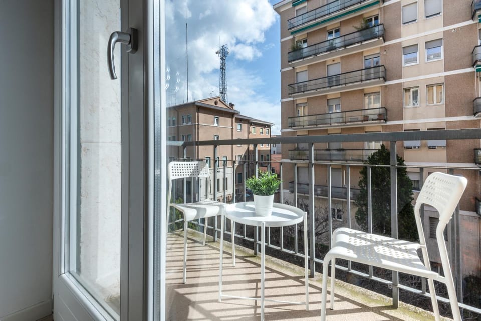 View (from property/room), View (from property/room), Balcony/Terrace, Dining area, City view