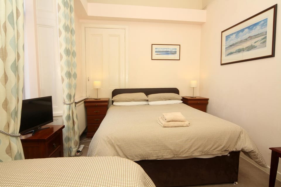 Dean Park Guest House Bed and Breakfast in Kilmarnock