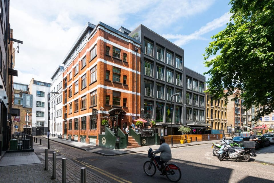 Property building, Facade/entrance, Balcony/Terrace, Street view
