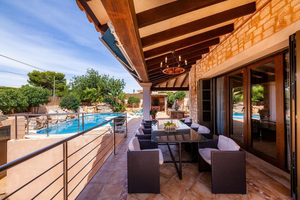 Property building, Balcony/Terrace, Living room