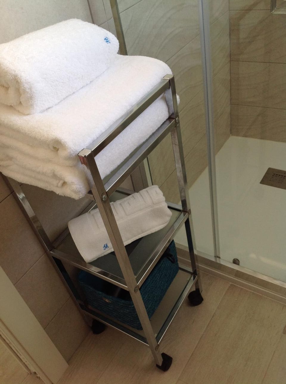 Shower, Property building, towels