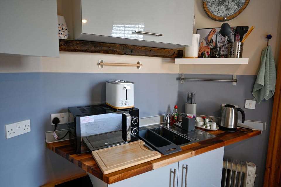 Kitchen or kitchenette, kitchen