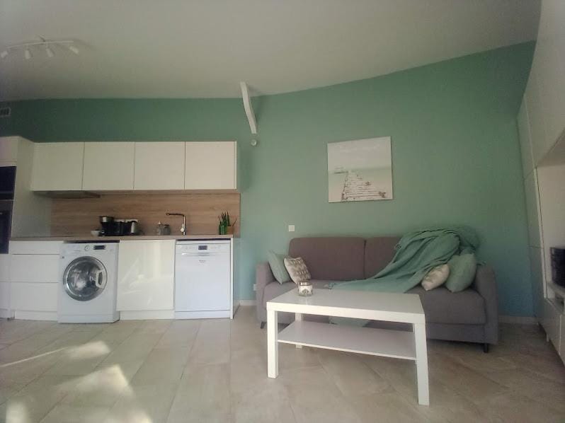 Kitchen or kitchenette, Living room, Seating area, pet friendly, stove, washing machine, dryer