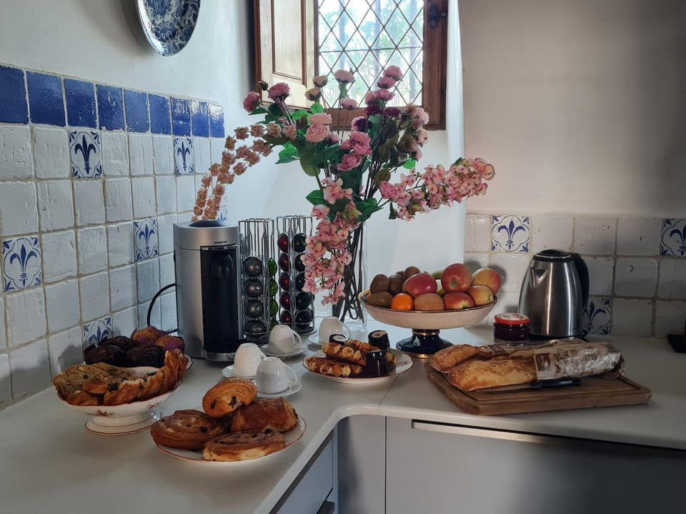 Coffee/tea facilities, Kitchen or kitchenette, Breakfast, Continental breakfast