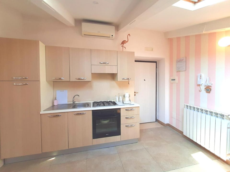 La Mansarda Bianca House in Naples
