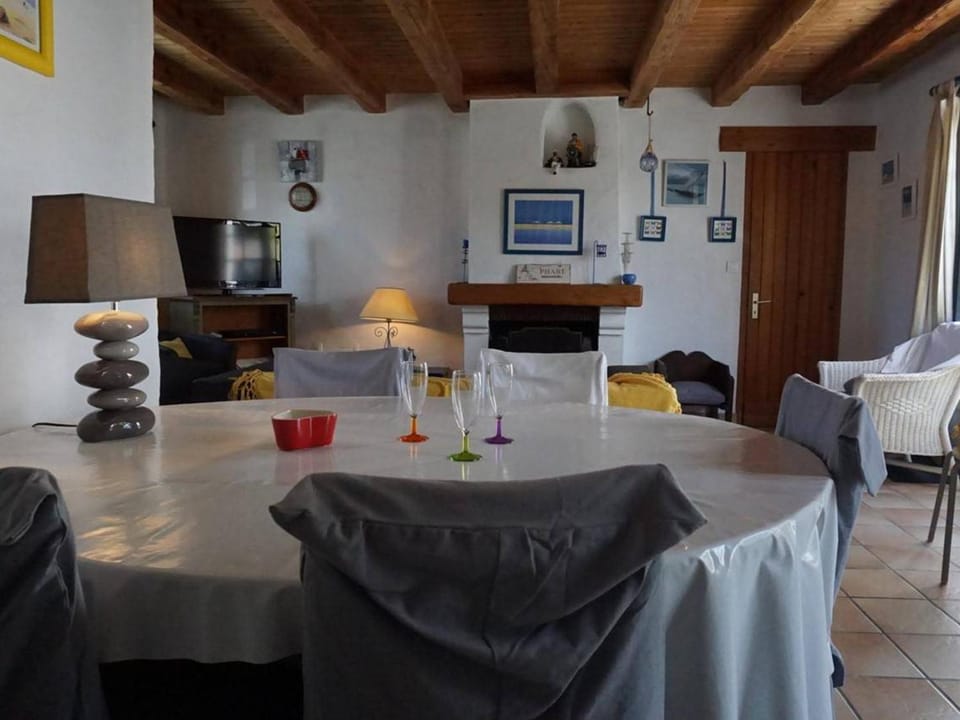 Maison confortable proche commerces, plage et port – 6 couchages, jardin clos avec terrasse et BBQ - FR-1-224B-453 House in Noirmoutier-en-l'Île