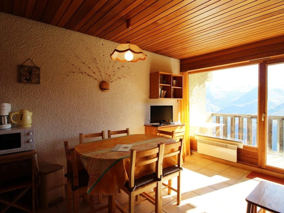 Confortable T2 au pied des pistes avec balcon et parking gratuit House in Auris
