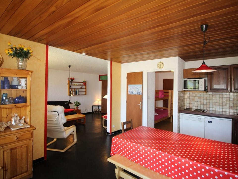 Appartement spacieux 2P cabine, pieds des pistes, proche commerces auris - FR-1-297-101 Cabin in Auris