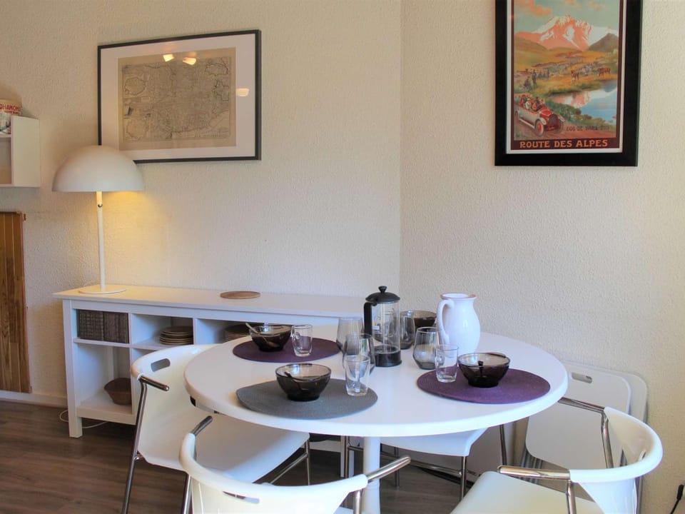 Studio Montagne à Vars, 4 couchages, centre station, à 30m des pistes - FR-1-330B-46 Apartment in Provence-Alpes-Côte d'Azur