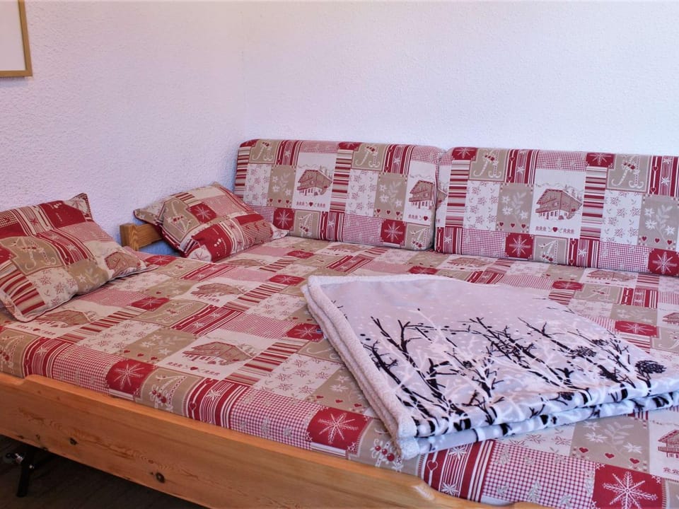 Studio cosy pour 4 à Risoul 1850, au pied des pistes, balcon ouest, 2 étoiles Apartment in Provence-Alpes-Côte d'Azur