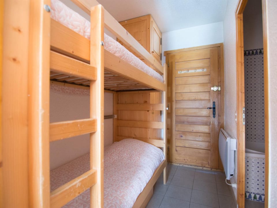 Studio cabine 4-5 pers exposé Sud, animaux admis - FR-1-263-259 Cabin in Auvergne-Rhône-Alpes