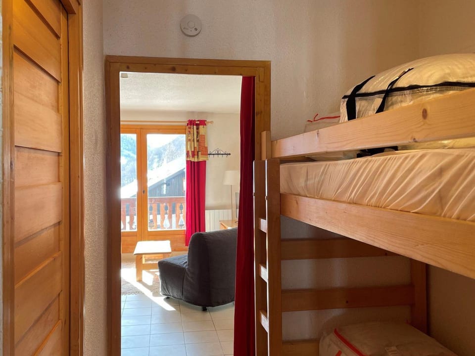 Studio cabine 4-5 pers exposé Sud, animaux admis - FR-1-263-259 Cabin in Auvergne-Rhône-Alpes