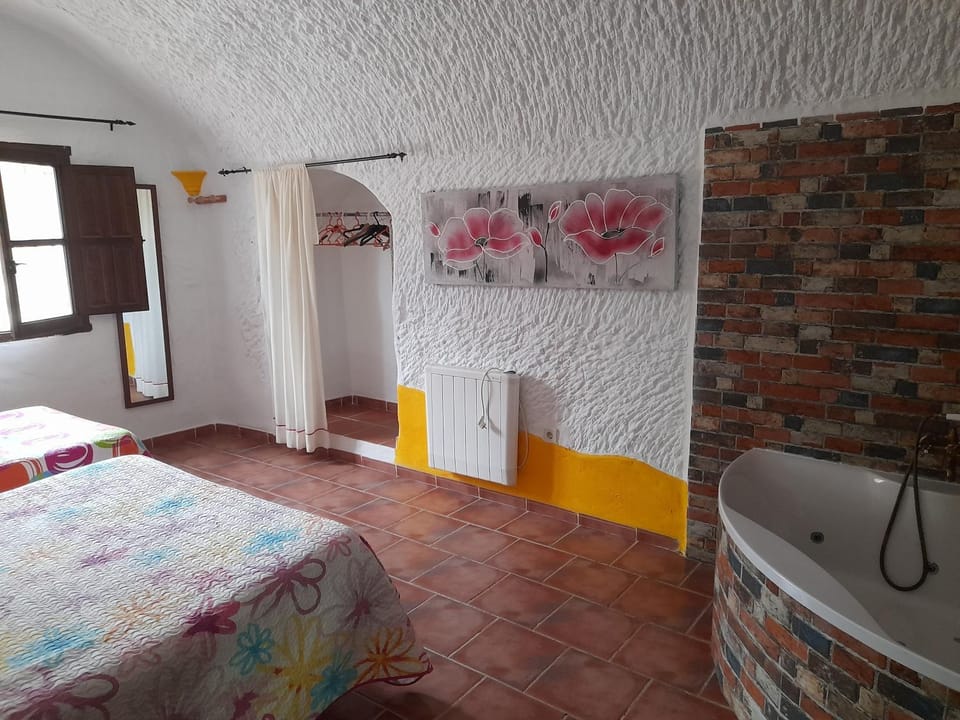 Bed, Hot Tub, Photo of the whole room, Bedroom