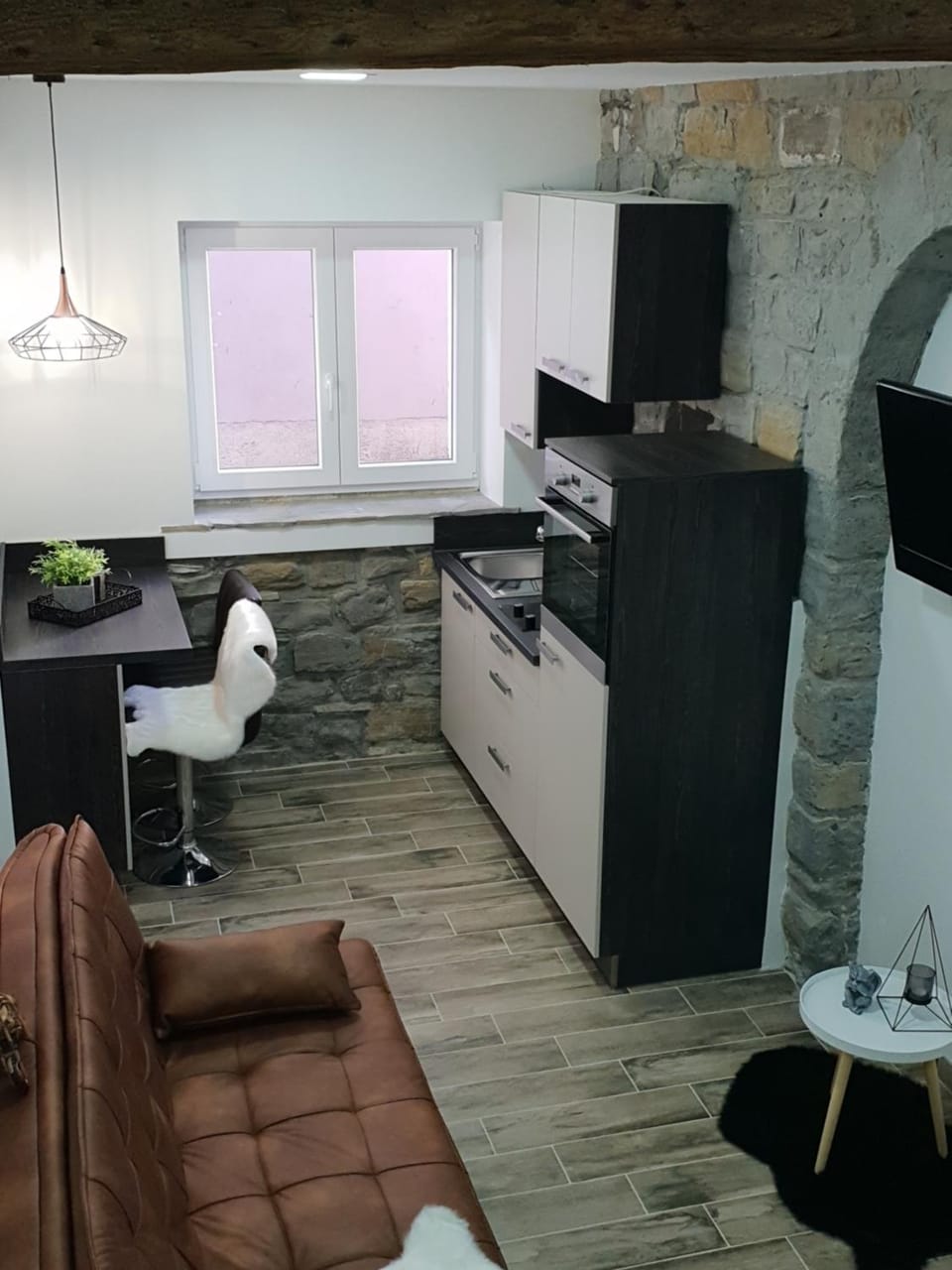 Photo of the whole room, Dining area