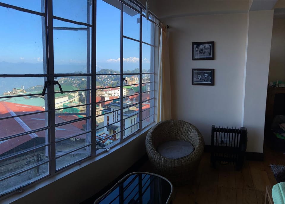 Seating area, Bedroom, City view, Mountain view