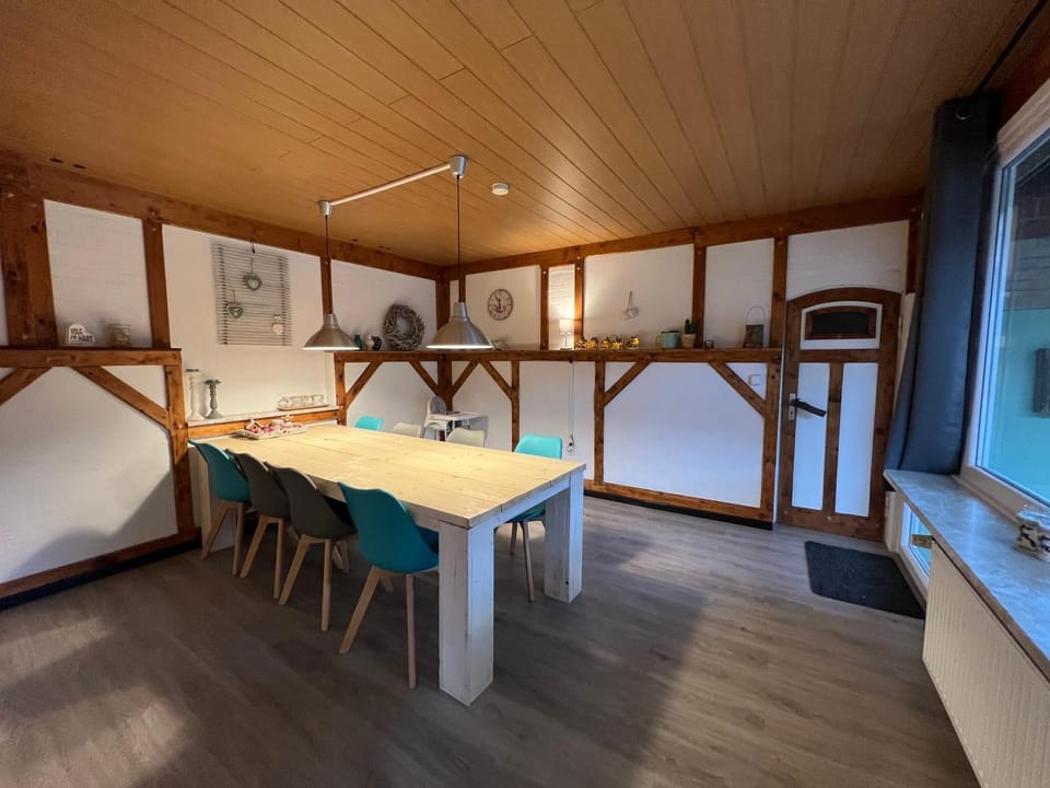 Photo of the whole room, Dining area