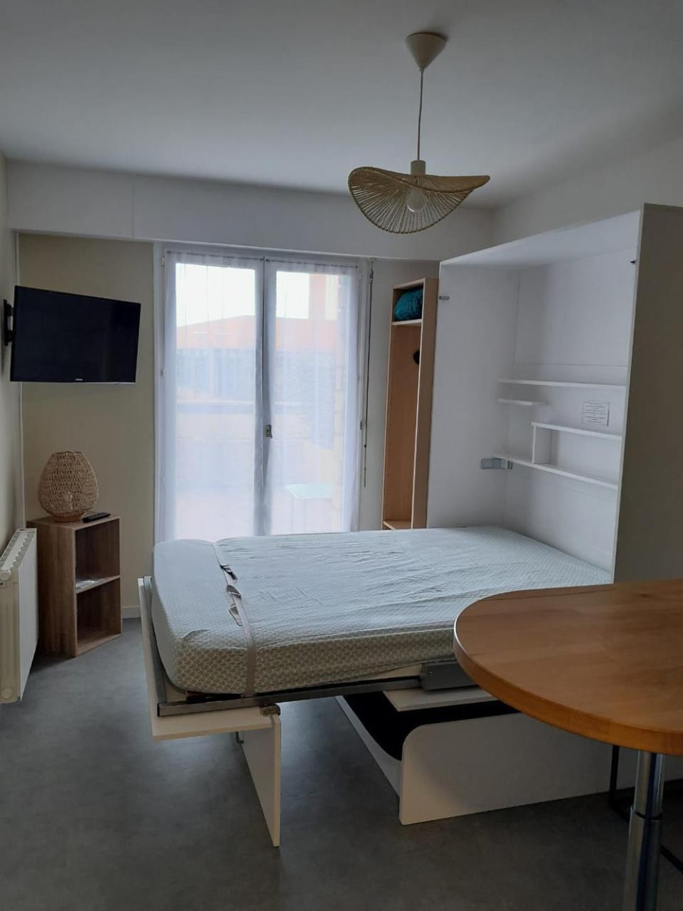 Bed, Living room