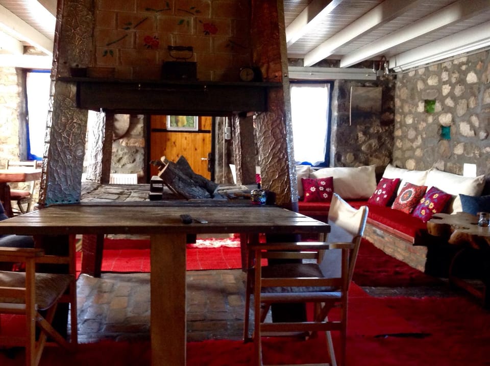 Communal lounge/ TV room, Seating area, Dining area