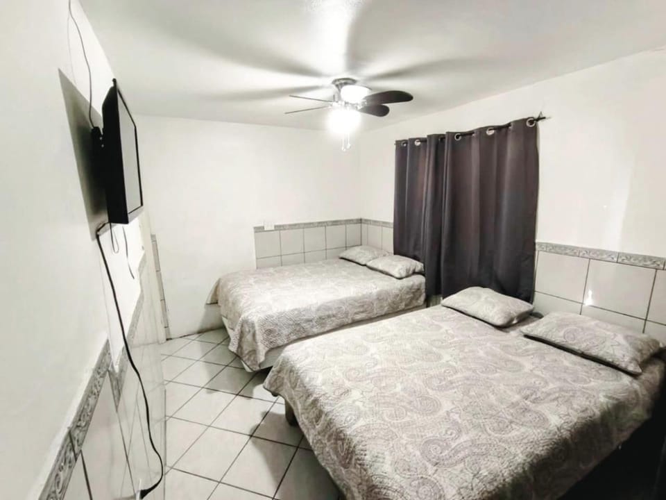 Bed, TV and multimedia, Photo of the whole room, Bedroom, air conditioner