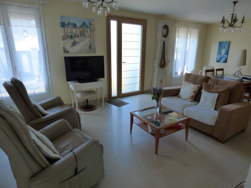 Maison de plain-pied à 300m de la plage, jardin clos et confort moderne, calme assuré - FR-1-361-149 House in Saint-Pair-sur-Mer