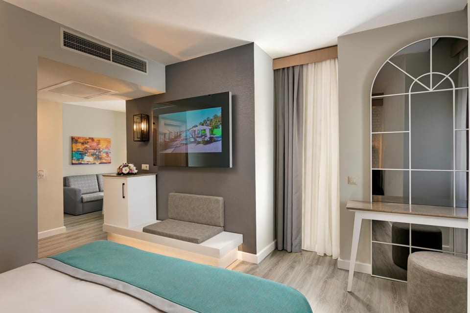 Communal lounge/ TV room, Seating area, Bedroom
