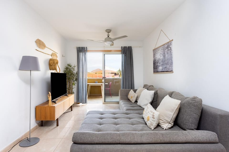 TV and multimedia, Living room, Seating area, fireplace
