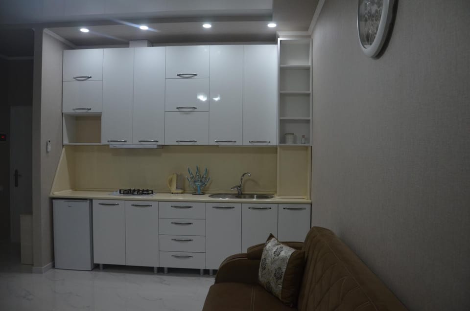 Coffee/tea facilities, Kitchen or kitchenette, Living room