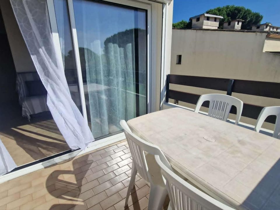 Studio cab. climatisé avec terrasse, pk privé et piscine - Grau d'Agde - FR-1-423-35 Apartment in Agde