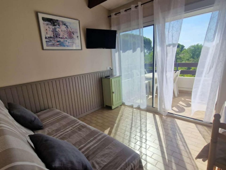 Studio cab. climatisé avec terrasse, pk privé et piscine - Grau d'Agde - FR-1-423-35 Apartment in Agde