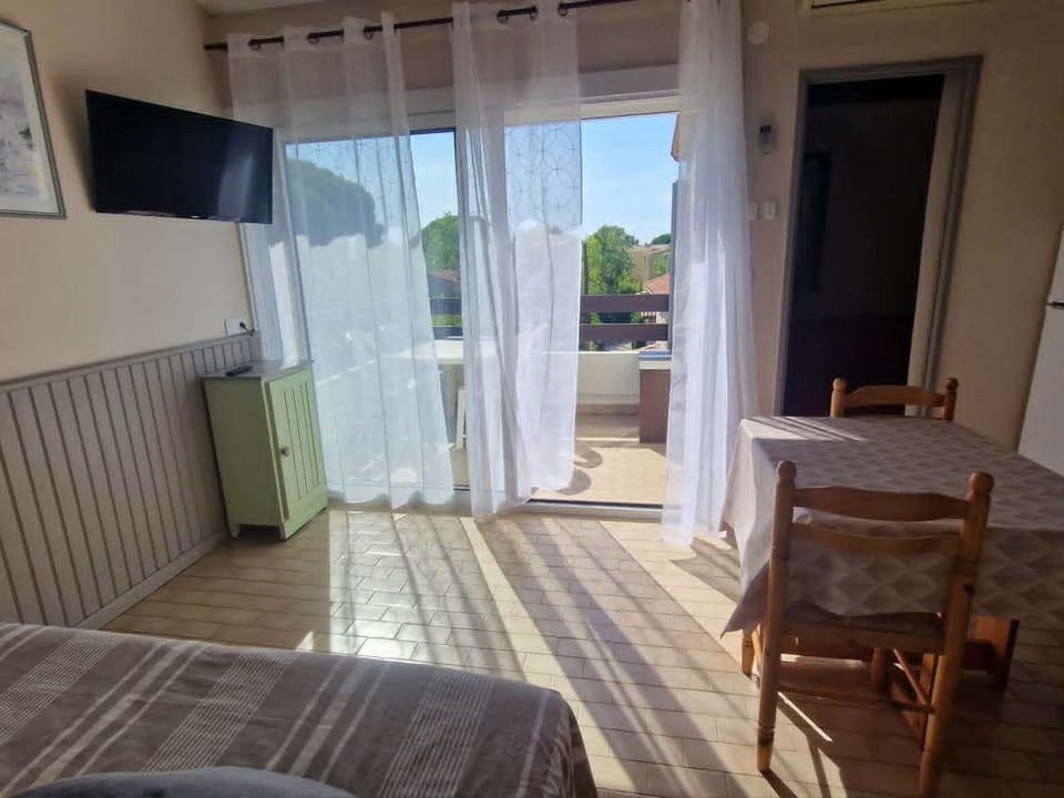 Studio cab. climatisé avec terrasse, pk privé et piscine - Grau d'Agde - FR-1-423-35 Apartment in Agde