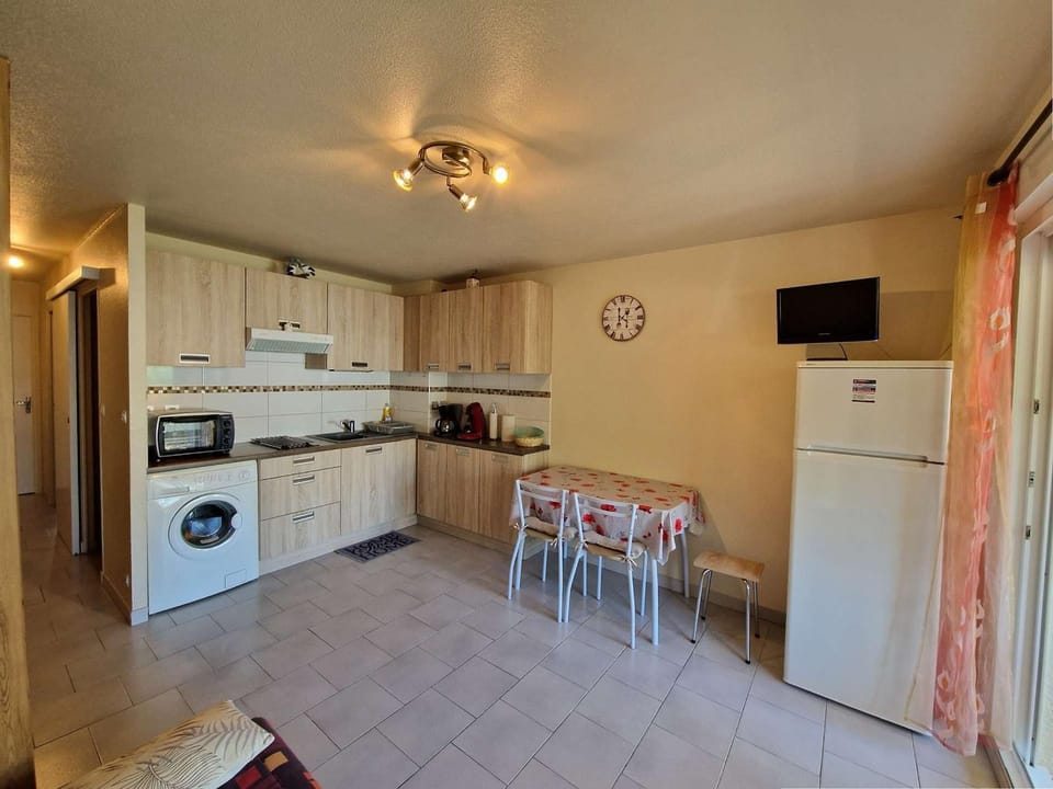 Appartement 2 pièces en rez-de-chaussée proche plage avec parking privé et terrain de pétanque - FR-1-387-109 Apartment in Marseillan