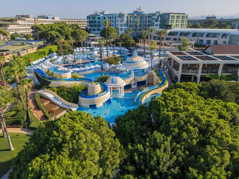 Property building, Day, Bird's eye view, Pool view, Swimming pool, sunbed