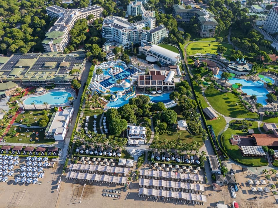 Property building, Bird's eye view, Beach, Pool view, Swimming pool, sunbed